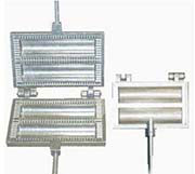 This Hot Dog toaster makes sandwich roll ups utilizing a long 18 handle and a 26 overall length. Has the added crimping on the inside to seal the sandwich. Great for outdoor cooking. Also available in a short handle design having an 18 overall length for the gourmet cook, made of aluminum.